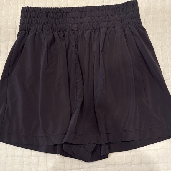 Vuori Villa shorts women’s size small black - Picture 1 of 4